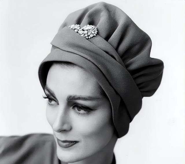 超模卡门：77岁被骗光积蓄，83岁仍有性生活，91岁双腿依旧迷人