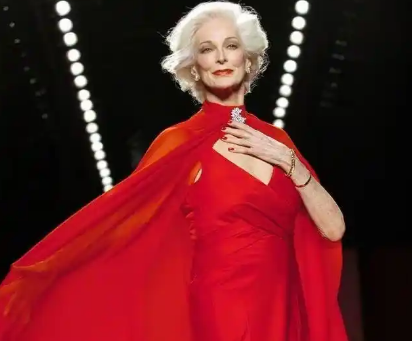 超模卡门：77岁被骗光积蓄，83岁仍有性生活，91岁双腿依旧迷人