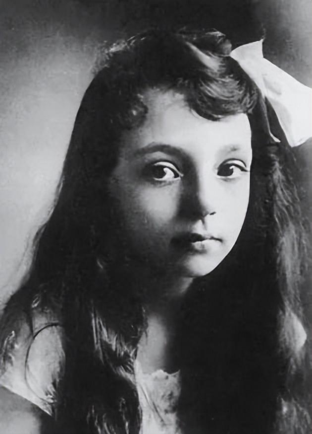 最“放荡”的作家杜拉斯：如果不当作家，我就当妓女