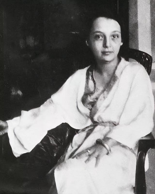 最“放荡”的作家杜拉斯：如果不当作家，我就当妓女