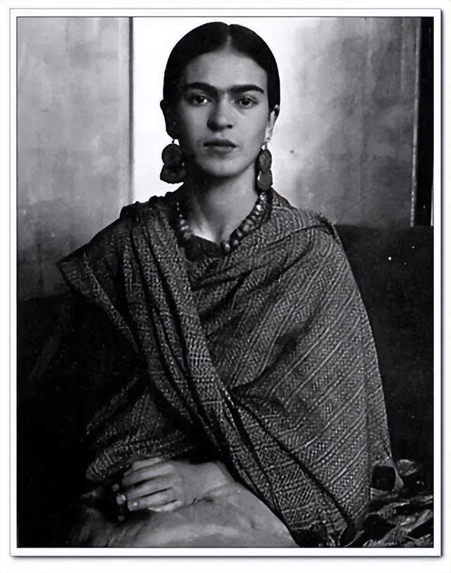 传奇女画家弗里达：命运以痛吻我，我要画我自己