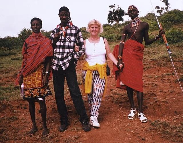 英国女子对土著战士一见钟情，离婚跟他喝牛血！结婚后，他却变了