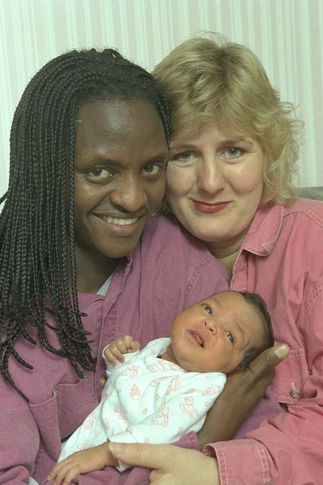 英国女子对土著战士一见钟情，离婚跟他喝牛血！结婚后，他却变了