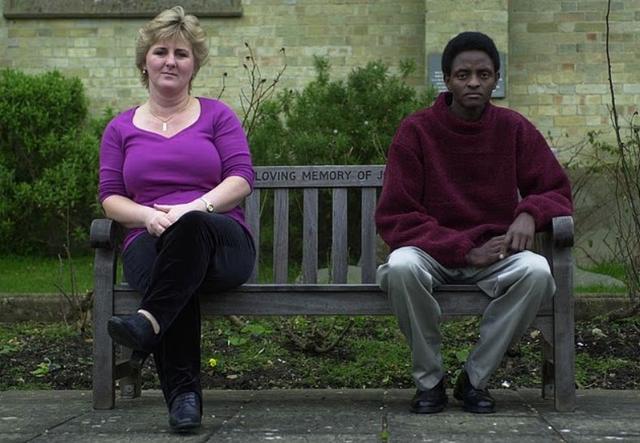 英国女子对土著战士一见钟情，离婚跟他喝牛血！结婚后，他却变了