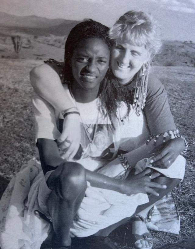 英国女子对土著战士一见钟情，离婚跟他喝牛血！结婚后，他却变了