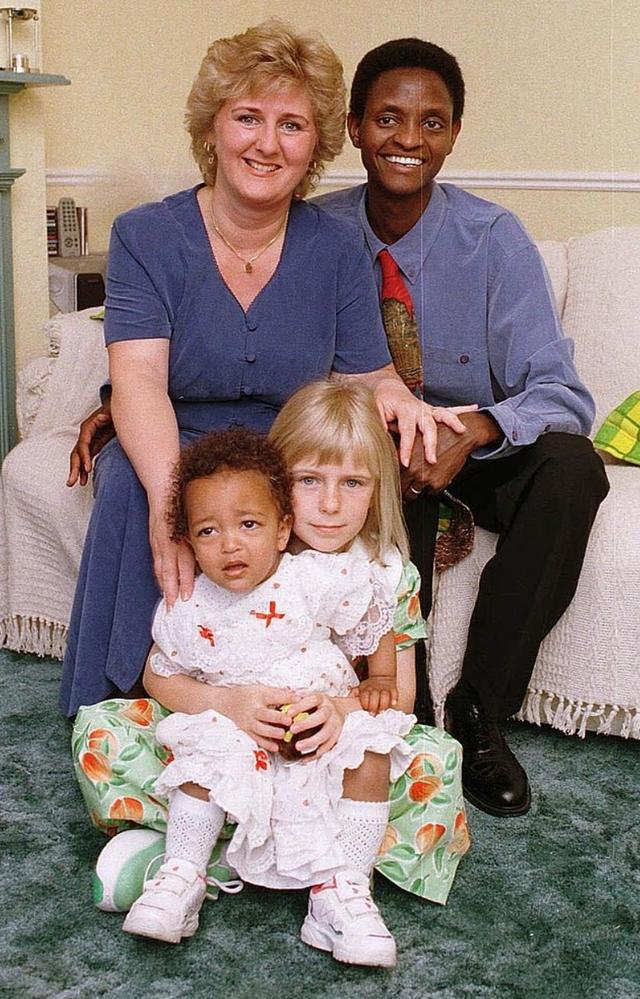 英国女子对土著战士一见钟情，离婚跟他喝牛血！结婚后，他却变了