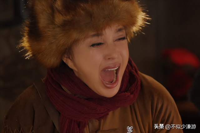 一身赘肉、满脸褶子，还要扎麻花辫双马尾强演少女，真是老不自知