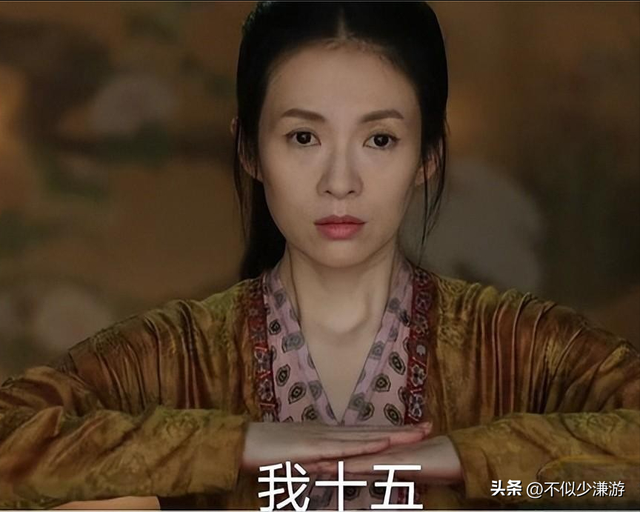 一身赘肉、满脸褶子，还要扎麻花辫双马尾强演少女，真是老不自知