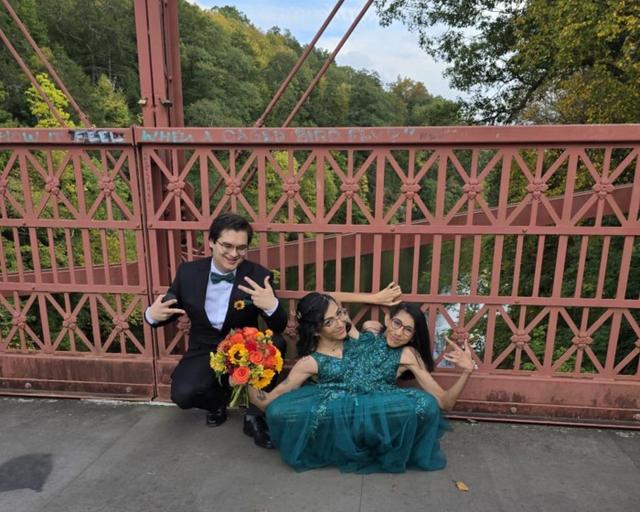 美国连体姐妹一个坚决不嫁，另一个刚结婚，未来永远三人相伴