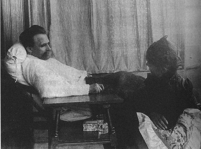 尼采《查拉图斯特拉如是说》：人都是要死的，不要活得那么规矩