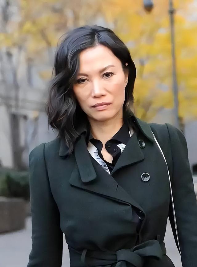 睡完首富睡总统！从厂妹到顶级名媛，靠男人捞到268亿，她凭啥？