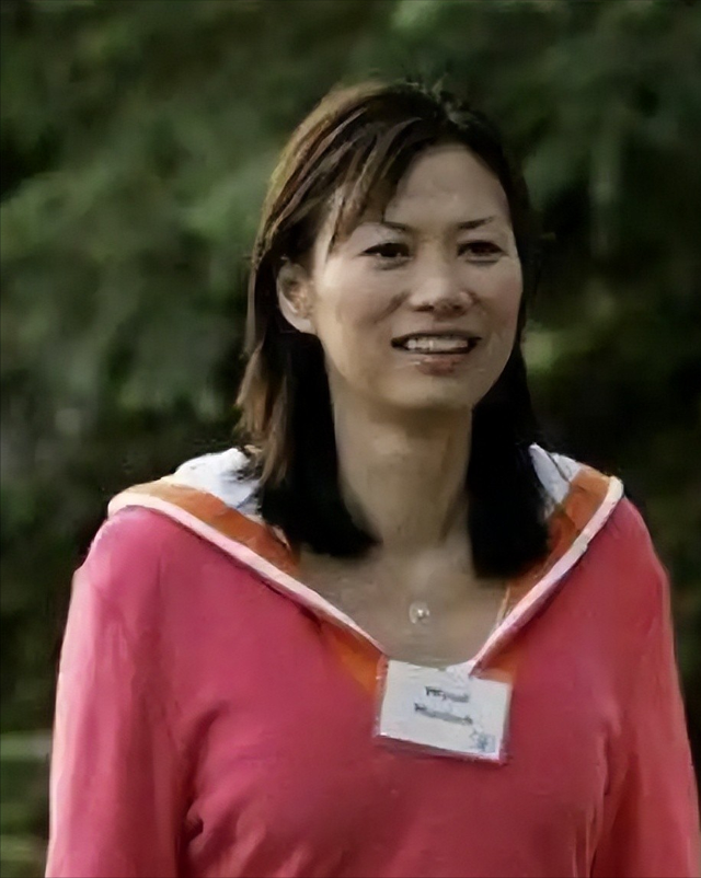 睡完首富睡总统！从厂妹到顶级名媛，靠男人捞到268亿，她凭啥？