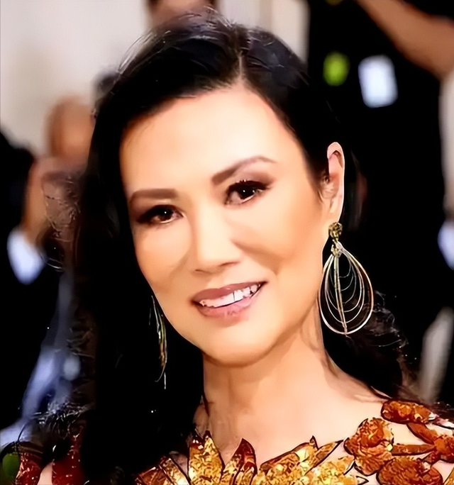 睡完首富睡总统！从厂妹到顶级名媛，靠男人捞到268亿，她凭啥？