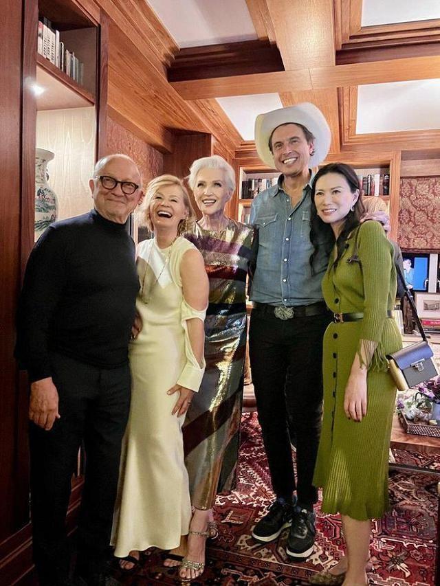 睡完首富睡总统！从厂妹到顶级名媛，靠男人捞到268亿，她凭啥？