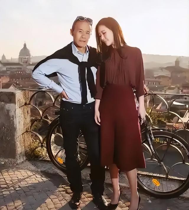 都说英雄难过美人关，74岁的王石，这辈子就栽在田朴珺身上