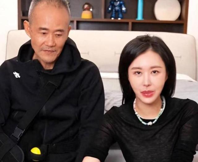 都说英雄难过美人关，74岁的王石，这辈子就栽在田朴珺身上