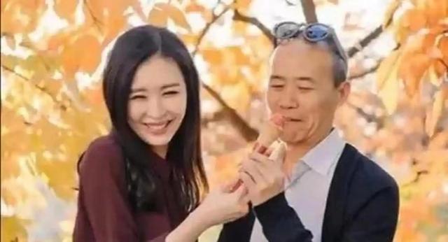 都说英雄难过美人关，74岁的王石，这辈子就栽在田朴珺身上