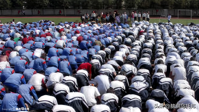 洗脑三亿家长，让学生下跪！李阳的「疯狂英语」是如何崩塌的？