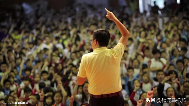 洗脑三亿家长，让学生下跪！李阳的「疯狂英语」是如何崩塌的？