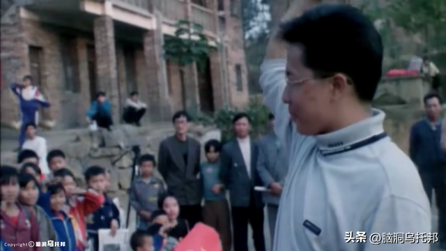 洗脑三亿家长，让学生下跪！李阳的「疯狂英语」是如何崩塌的？