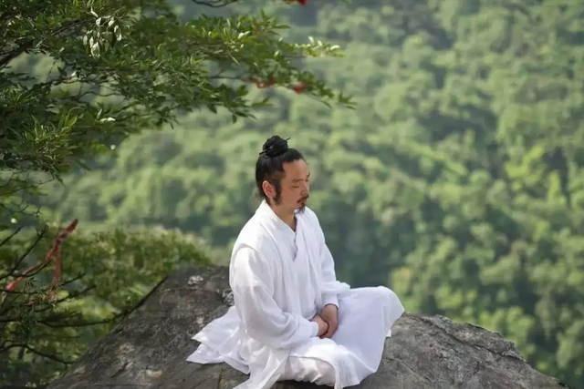 辟谷不是单纯地饿肚子，而是道家养生所达到一种功态