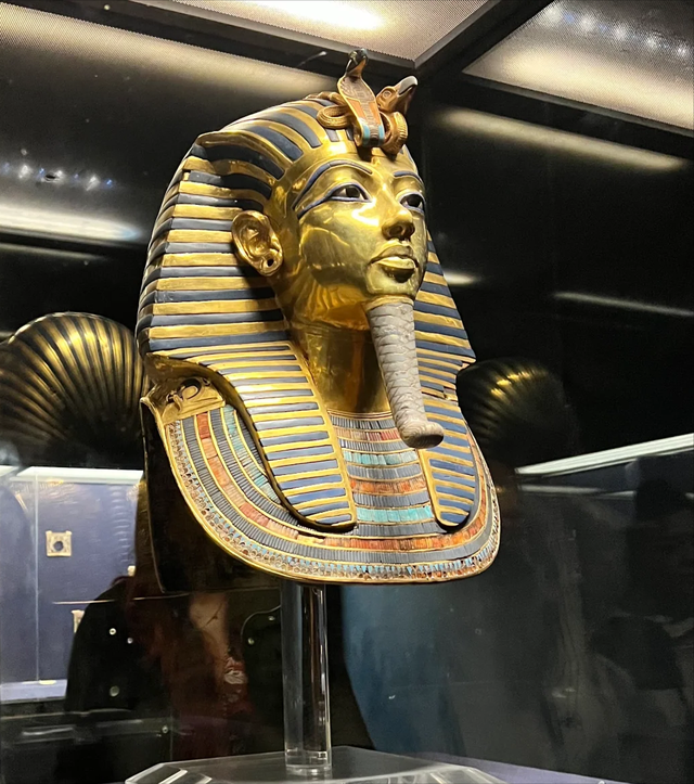 埃及法老迎娶自己的女儿，还生下孩子，难道他们不觉得违背伦理？