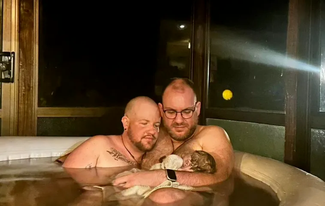 新西兰“男子”直播产子！外国女主播直播生娃，分娩8小时直播全过程