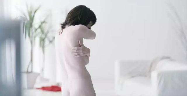 《不要碰我》这部处女作为什么能拿下今年的柏林金熊奖？